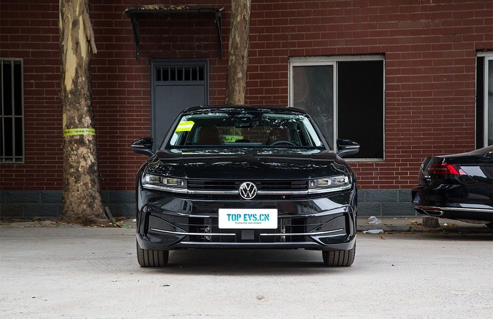 imgi_3_1_3(3) 2026 Volkswagen Magotan– China Export Vehicle | Chinese EV for Sale Zambia - Image 1