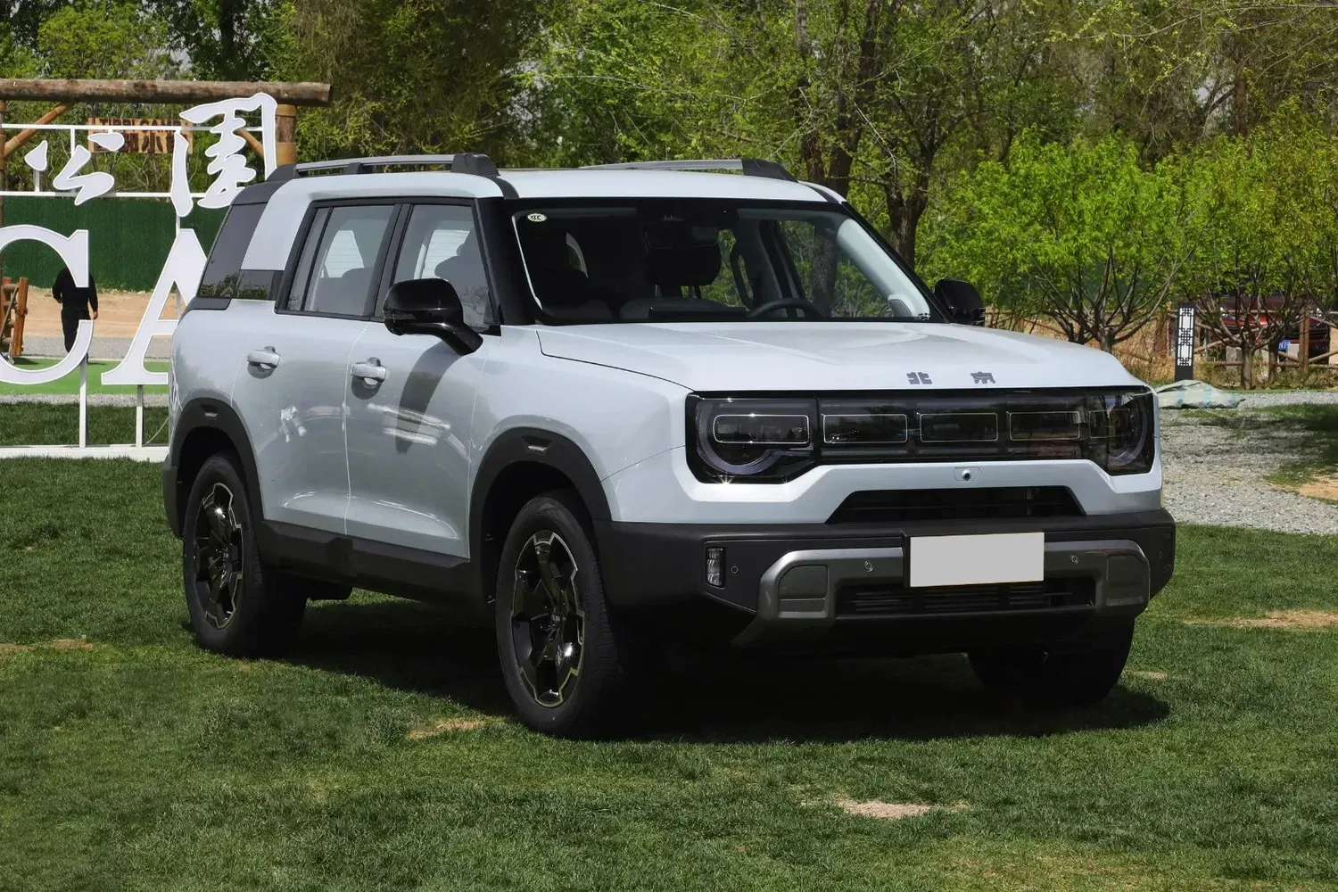 imgi_18_Baic-Motor-Beijing-Bj30-SUV-Gasoline-Cars-1-5t-Light-off-Road-Petrol-SUV-Car-Secon BAIC BJ30– Buy Direct From China | Chinese Car Export Zambia - Image 1